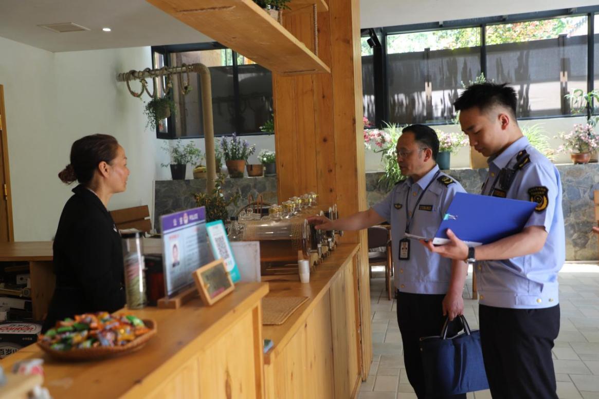 市场监管总局专项整治保健品市场“坑老”“骗老”行为(图5) 市场监管总局专项整治保健品市场“坑老”“骗老”行为(图5)