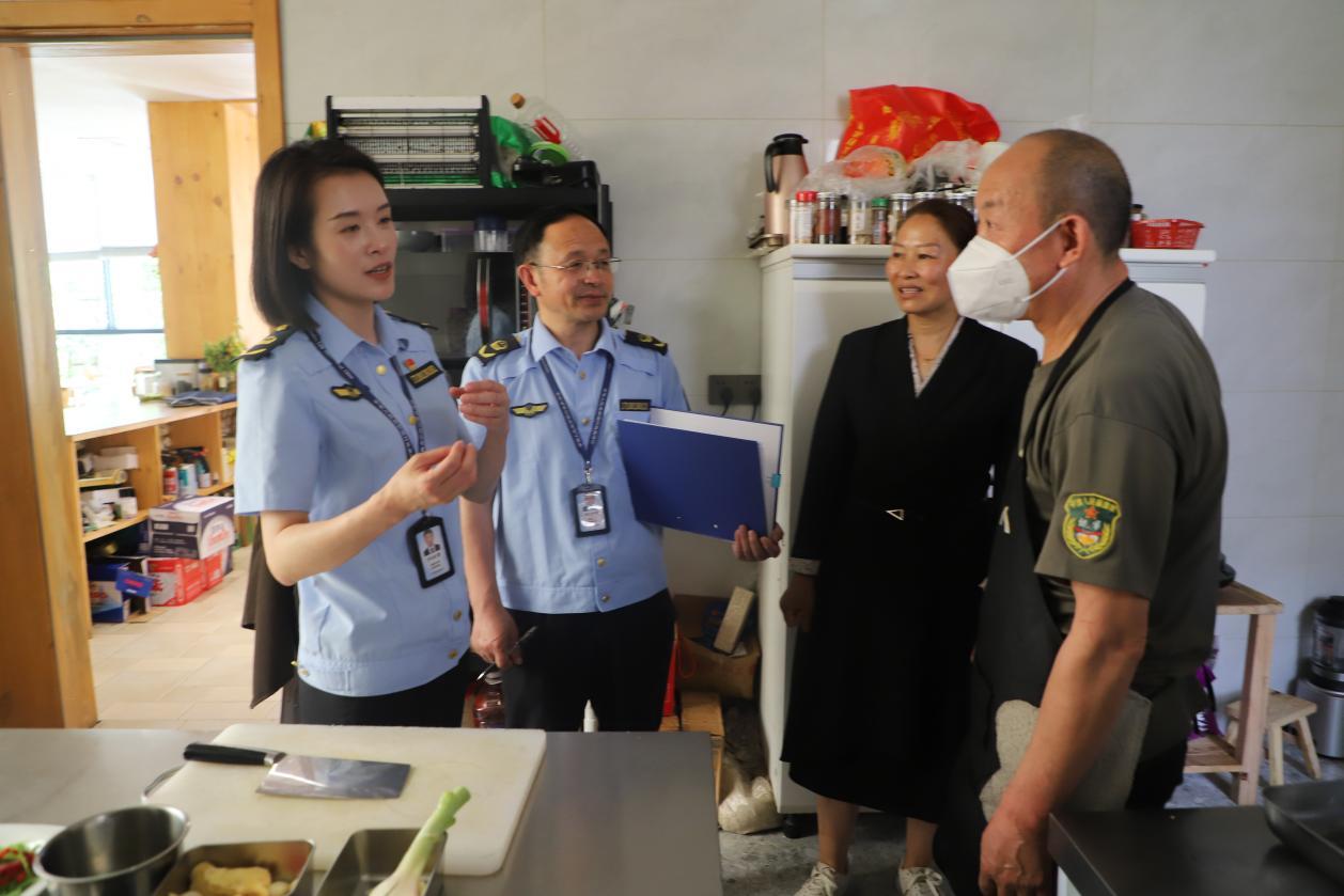 市场监管总局专项整治保健品市场“坑老”“骗老”行为(图6) 市场监管总局专项整治保健品市场“坑老”“骗老”行为(图6)