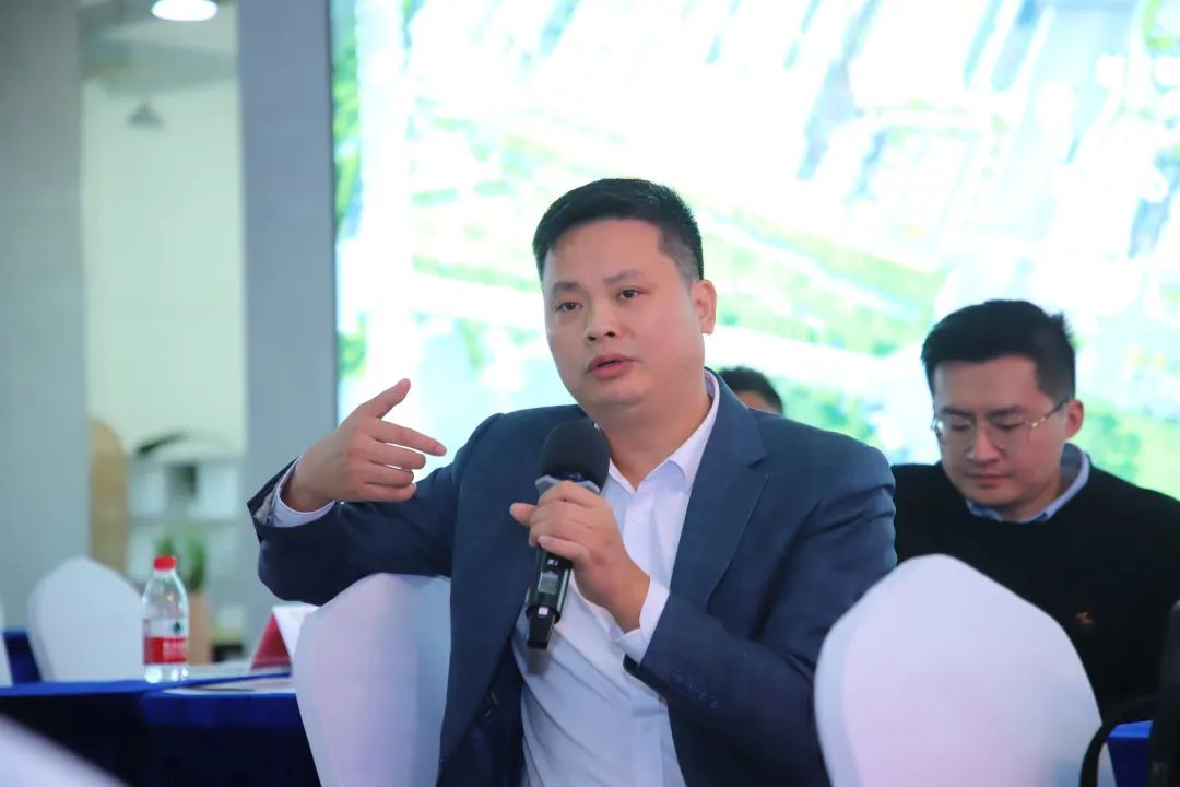 10月23日,中国质量协会在北京发布2024年中国燃油汽车行业用户满意度指数(CACSI)测评结果。 中国质量协会指出,2024年中国燃油汽车行业用户满意度指数(CACSI)为81分(满分100分),(图54) 10月23日,中国质量协会在北京发布2024年中国燃油汽车行业用户满意度指数(CACSI)测评结果。 中国质量协会指出,2024年中国燃油汽车行业用户满意度指数(CACSI)为81分(满分100分),(图54)